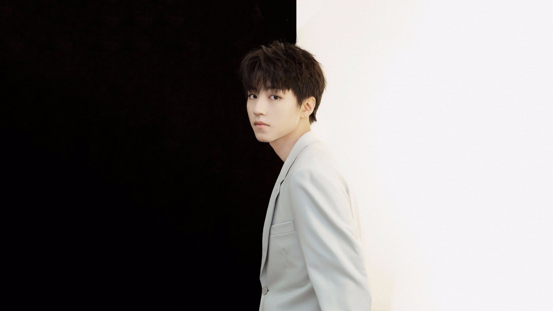 “武汉马拉松：选手们在赛道上创造历史”