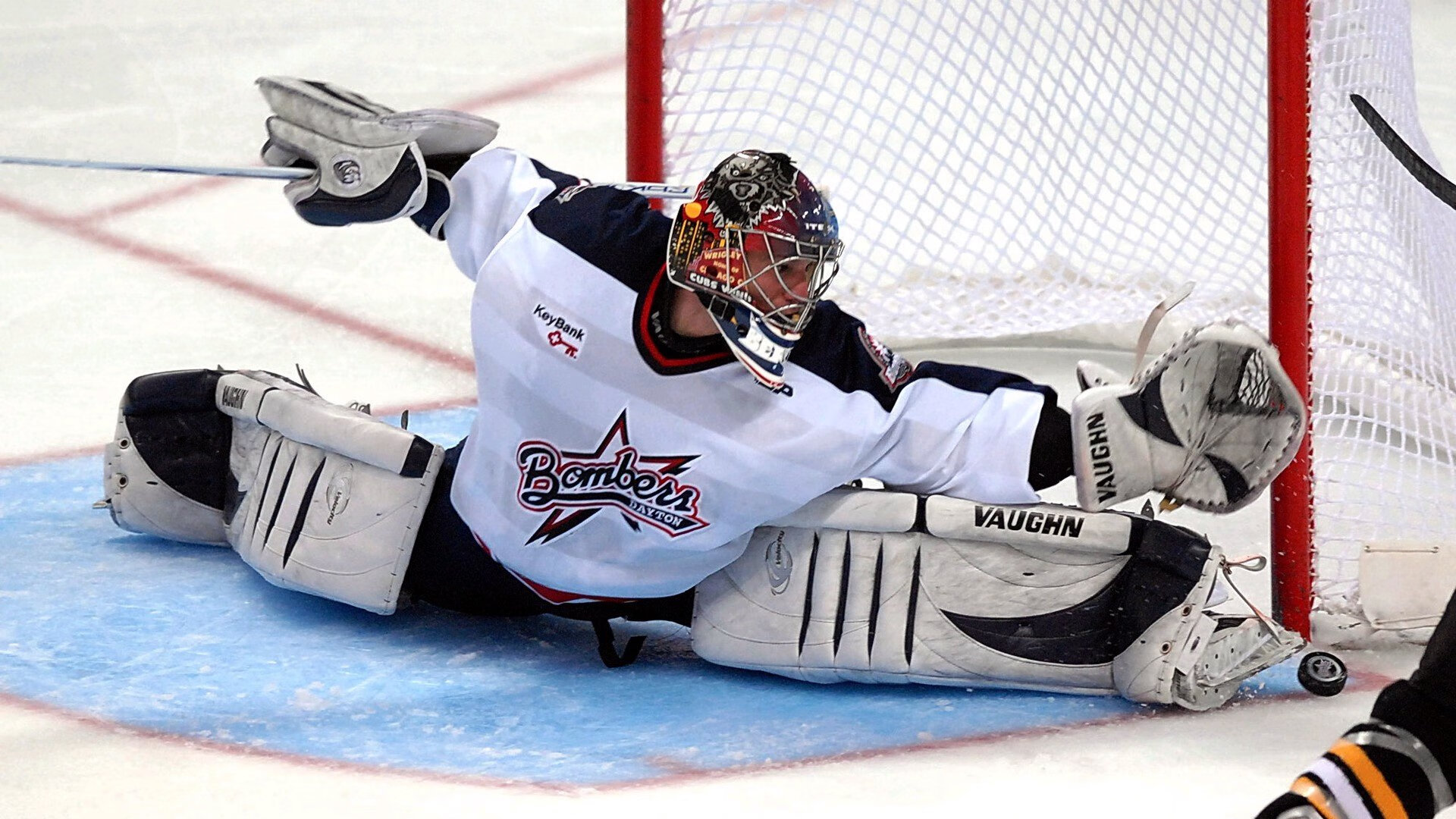 “高新体育中心:网球选手挑战赛场,激战正酣”