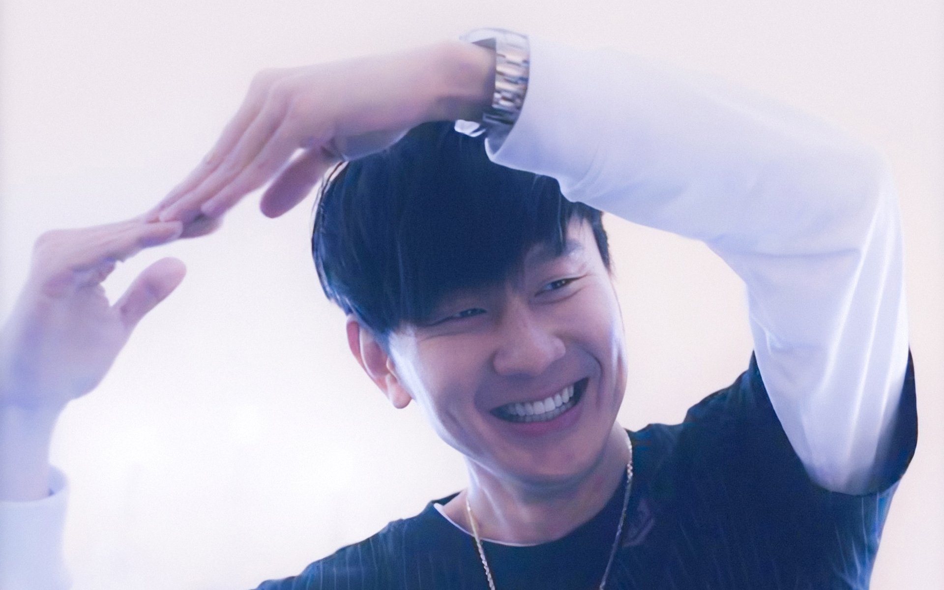 五大联赛是否鼓励中卫持球前插制造中场压力释放,五大联赛最强中场