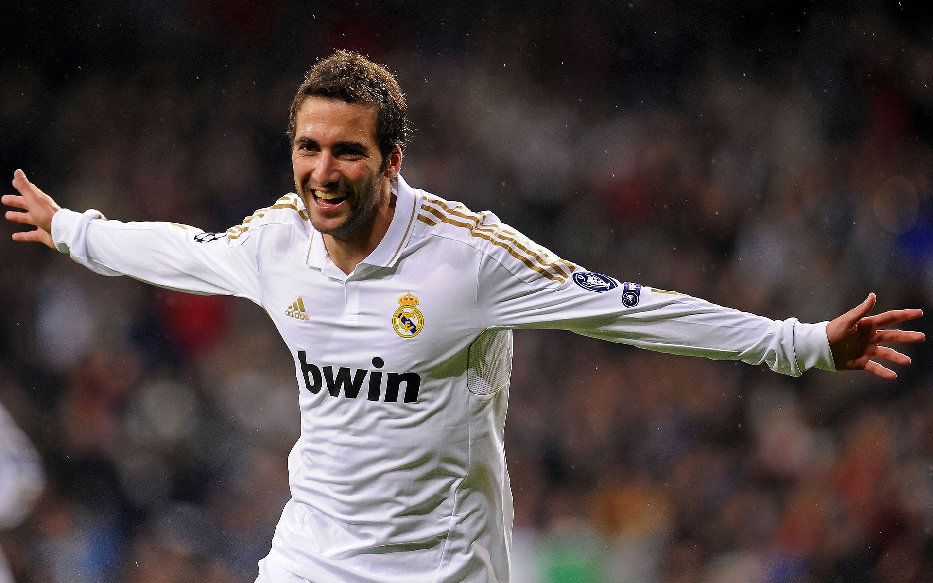 佛罗伦萨多线进攻施压对方门前，佛罗伦萨duomo