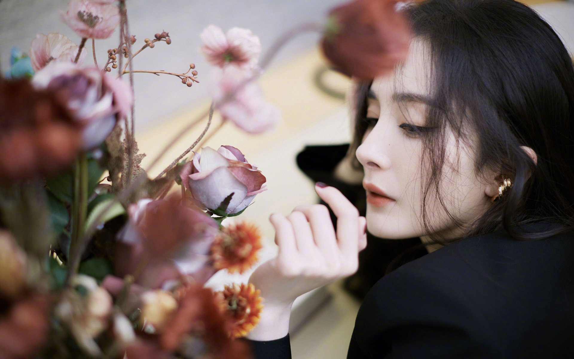 开云网站-女子足球成绩突出但基础力量与支持体系需加强，女子足球队训练计划