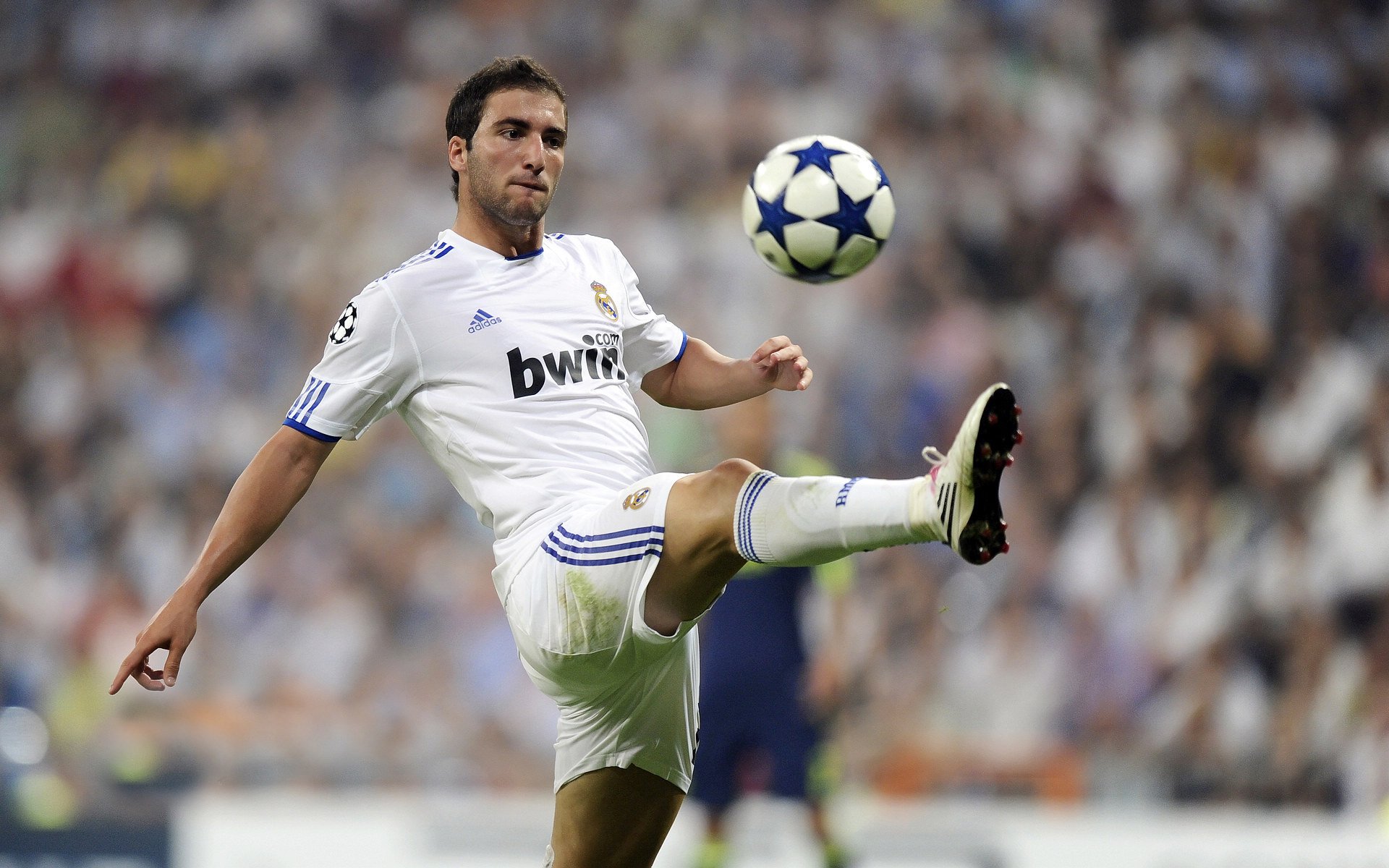 欧洲杯战火争锋：战术创新引领新高潮，欧洲站杯