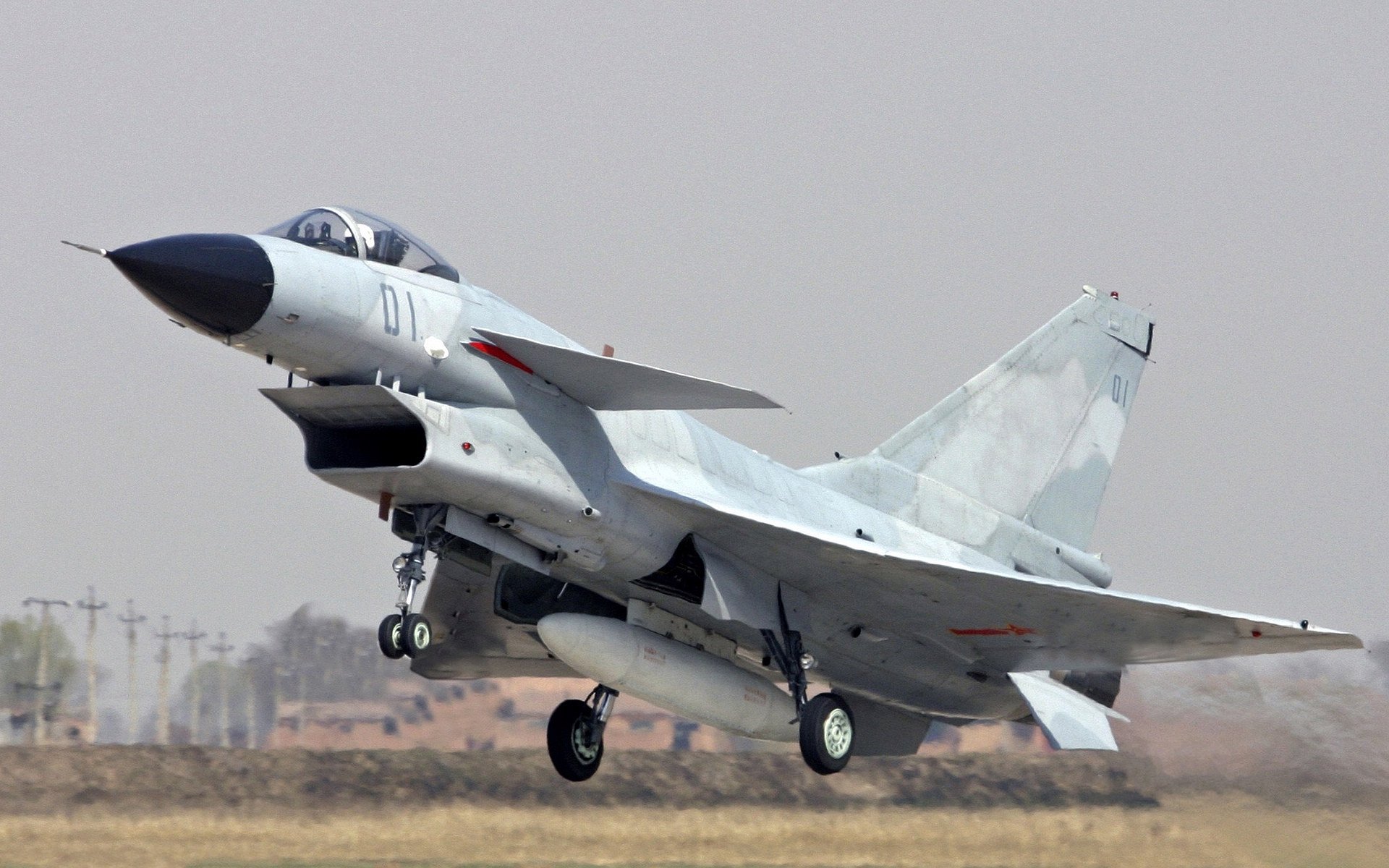 王楚钦霸气扣杀引全场欢呼，王楚钦水平