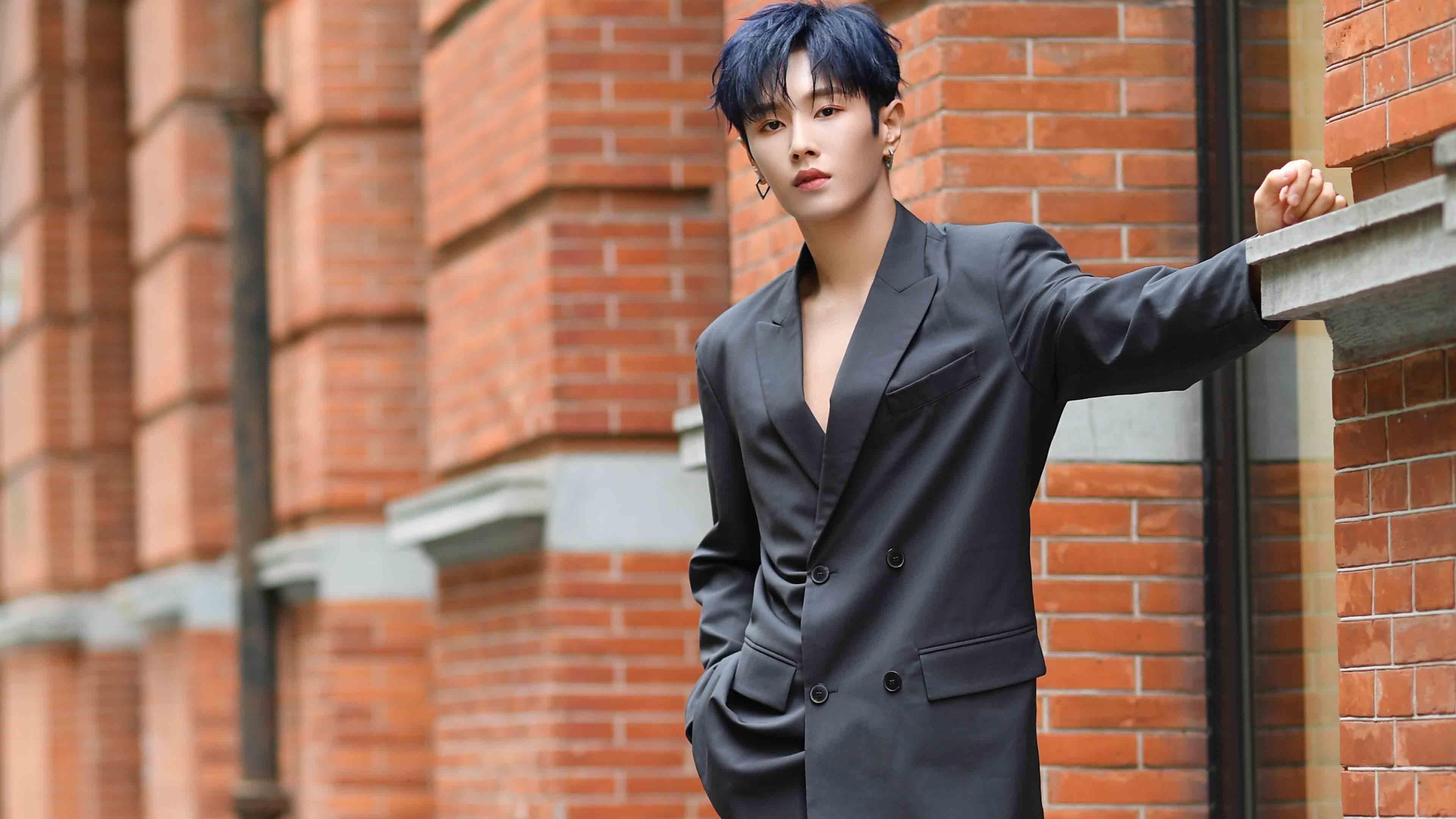 球员签约仪式走向国际化,跨国媒体全程报道,签约球员交易